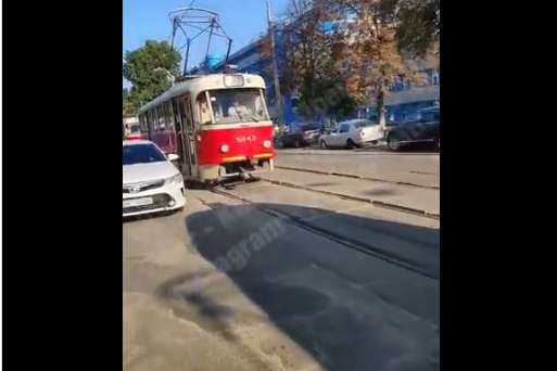ДТП на Подолі повністю паралізувала рух трамваїв (відео)