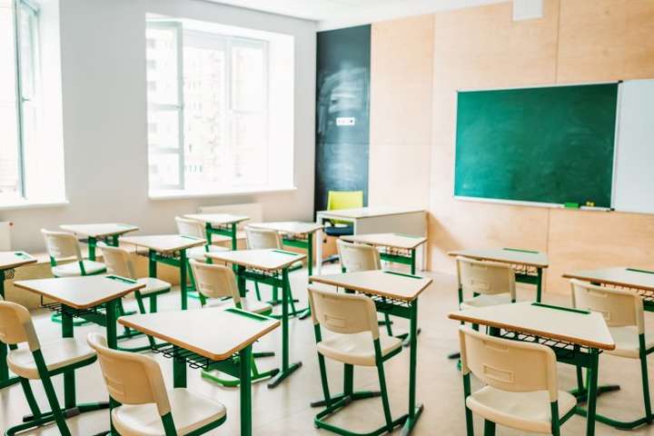 Більшість шкіл Івано-Франківщини з понеділка повернуться до дистанційного навчання 