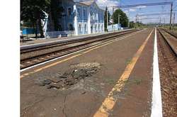 Бойовики обстрілюють залізничну станцію на Донеччині 