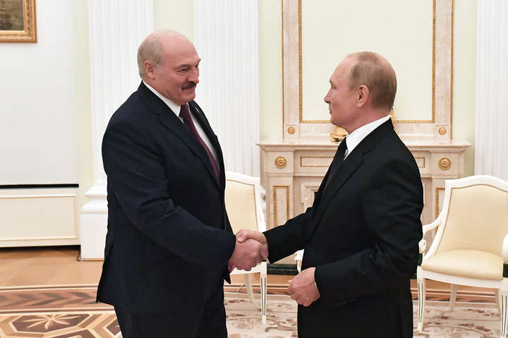 Білорусь може «злитися» з Росією у жовтні: Лукашенко анонсував «прорив»