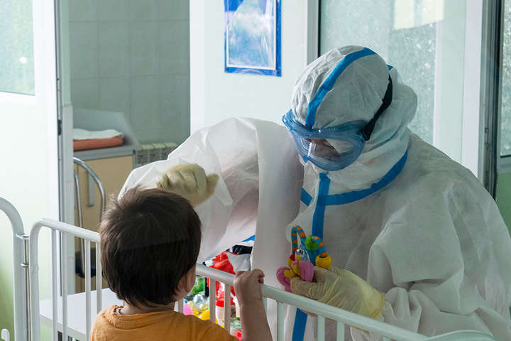 В Україні минулої доби коронавірус виявили у понад 300 дітей 