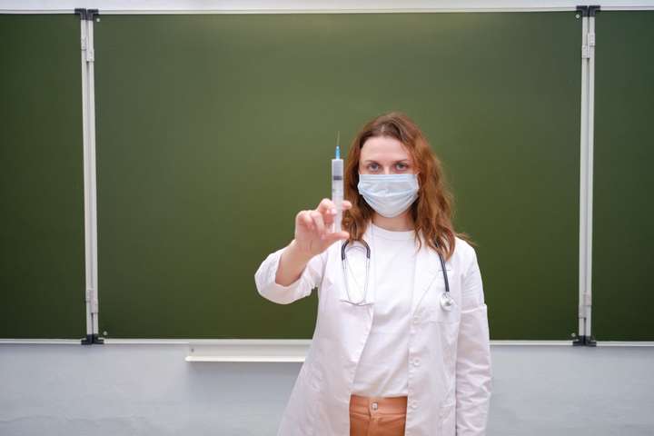 Міносвіти назвало кількість вакцинованих учителів в Україні