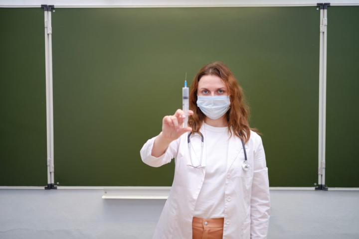 Минобразования назвало количество вакцинированных учителей в Украине