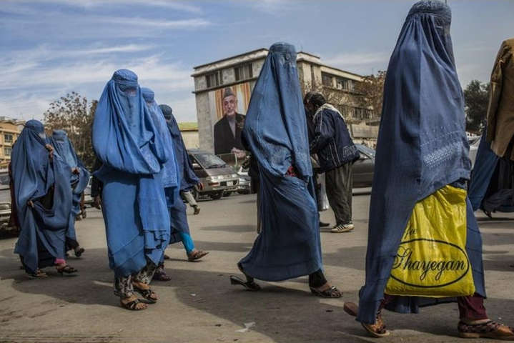 «Їхнє завдання – народжувати дітей»: таліби не пустять жінок в уряд