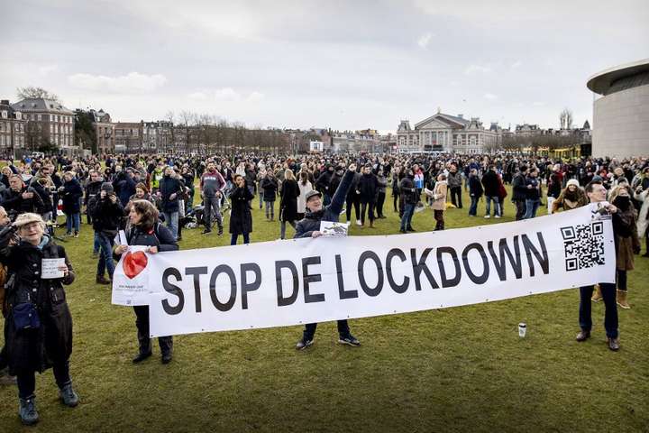 У Нідерландах протестувальники вимагали скасувати заборону фестивалів під час пандемії