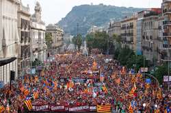 У Барселоні тисячі протестувальників вимагали відокремлення Каталонії (фото)
