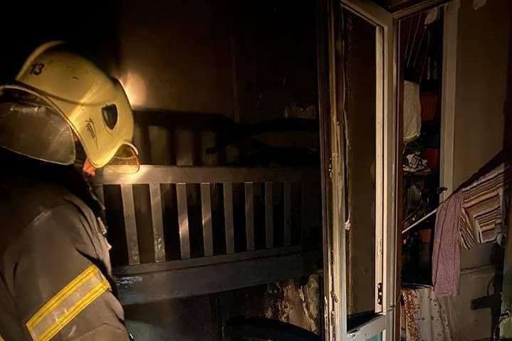 Під час гасіння пожежі в Києві вогнеборці врятували двох людей