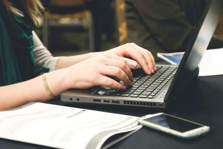 Програма «Ноутбук кожному вчителю»: СБУ заявила про розкриття схеми на 300 млн