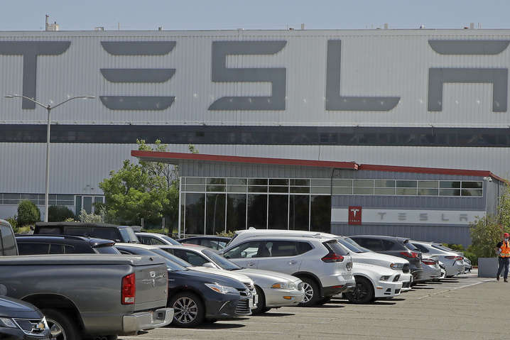 Маск призвал сотрудников Tesla работать «хардкорно»