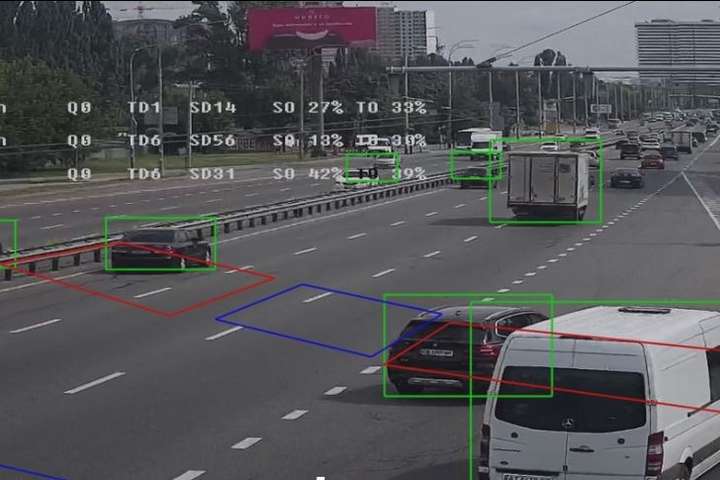 У Києві за трафіком на дорогах будуть стежити камери зі штучним інтелектом