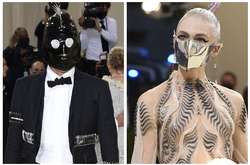 Cамые сумасшедшие наряды на Met Gala 2021. Курьезные фото