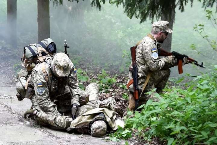 Окупанти застосували на Донбасі важку артилерію, поранено українського бійця