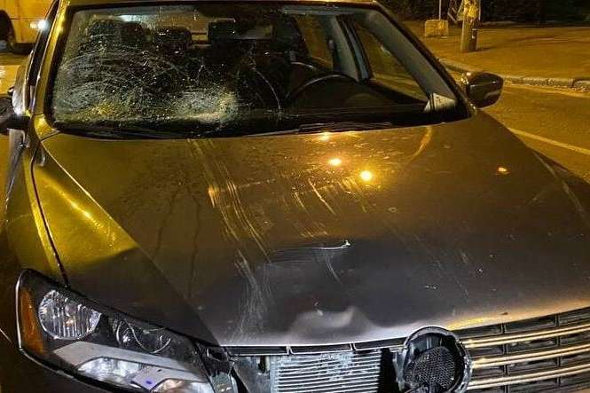 У Києві нетверезий водій одним ударом авто збив пішохода та мопедиста (фото)