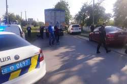На Київщині у Чупирі перекрита дорога: поліція розслідує незаконне вивезення зерна 