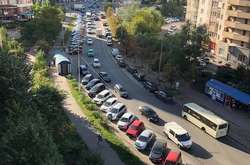 За словами жителя Позняків, паркування вважається платним з 8:00 до 22:00