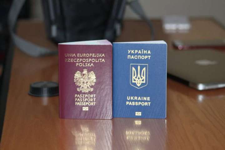 Легалізація подвійного громадянства: які обмеження чекають на власників паспортів РФ