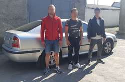 Увірвалися у квартиру та били бітами: на Київщині троє молодиків напали на чоловіка (фото)
