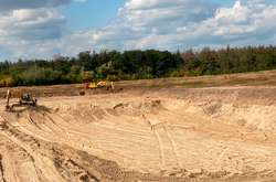 СБУ викрила підпільний кар’єр під Києвом: організатори продали піску на мільйони гривень (фото)