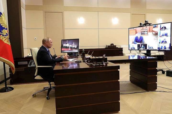 Путин возвращается в свой бункер