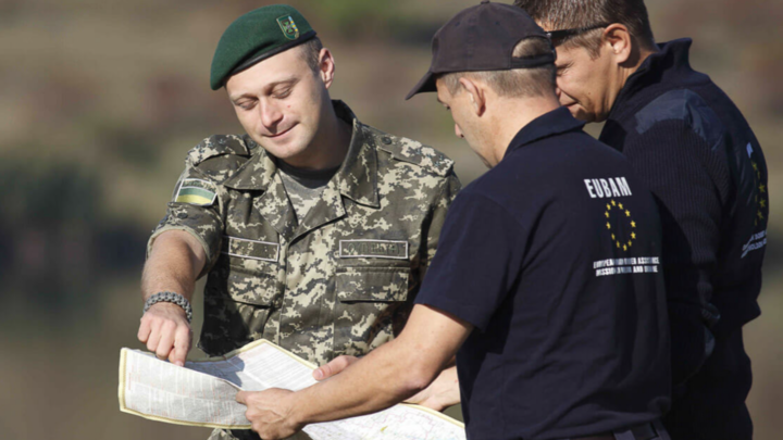 ЕС обсудит создание военной учебной миссии в Украине