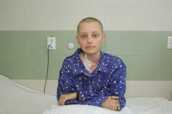 Впервые в Украине врачи пересадили костный мозг взрослому от неродственного донора 