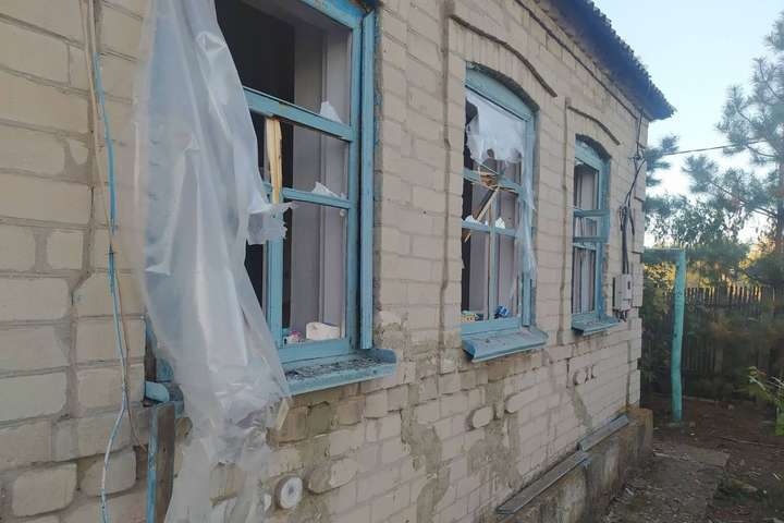 Наслідки вчорашнього обстрілу населеного пункту Тарамчук - Ситуація на фронті: бойовики обстрілюють військових та цивільних з артилерії