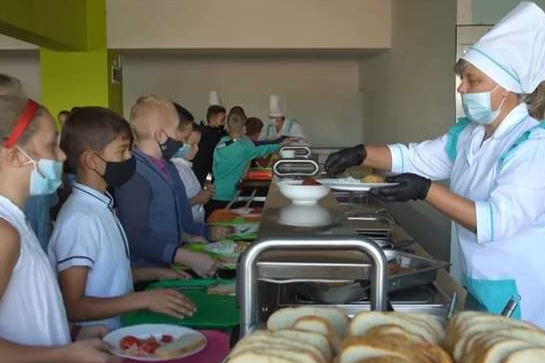 Харчування в українських школах по-новому: страви мають стати різноманітнішими
