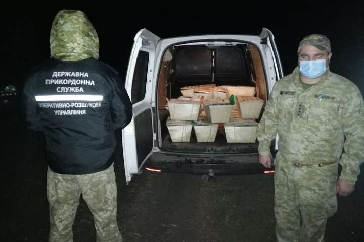 Україна не пропустила через кордон пів тонни устриць, на які чекали в ресторанах Москви