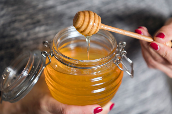 На Херсонщине пчеловоды жалуются, что перекупщики наживаются на цене на мед 