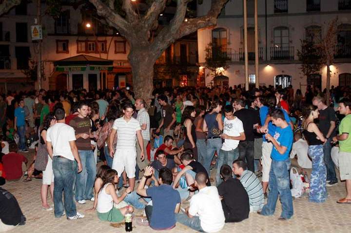 В Іспанії 25 тисяч людей зібралися на вечірку попри заборону