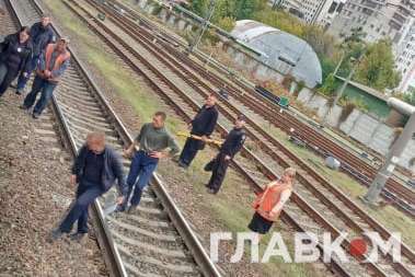 У Києві потяг на смерть збив людину (фото)