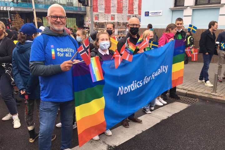 Марш рівності активно підтримали дипломати, зокрема працівники Посольства Нідерландів в Україні - Марш рівності: хто з політиків та відомих людей підтримав ЛГБТ-спільноту (фото)