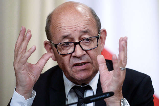 Франція пригрозила РФ серйозними наслідками у разі вторгнення в Україну