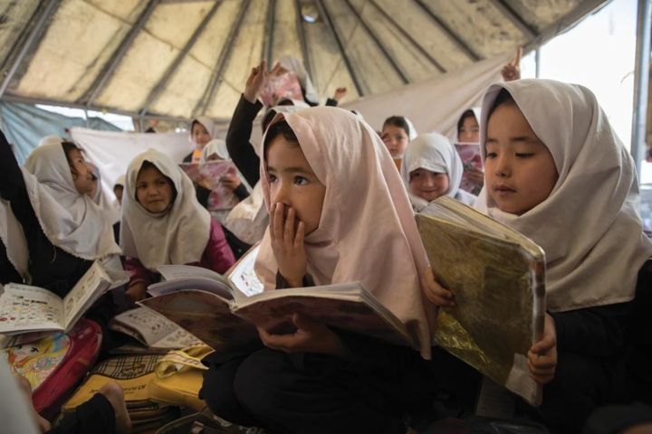 Талибы назвали условие для возобновления школьных занятий для девочек