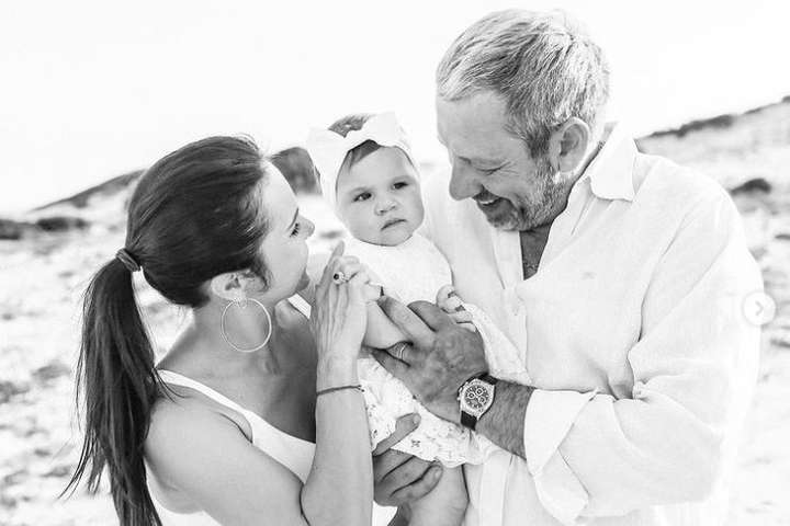 Щаслива родина - Подкопаєва вперше показала народжену в США доньку