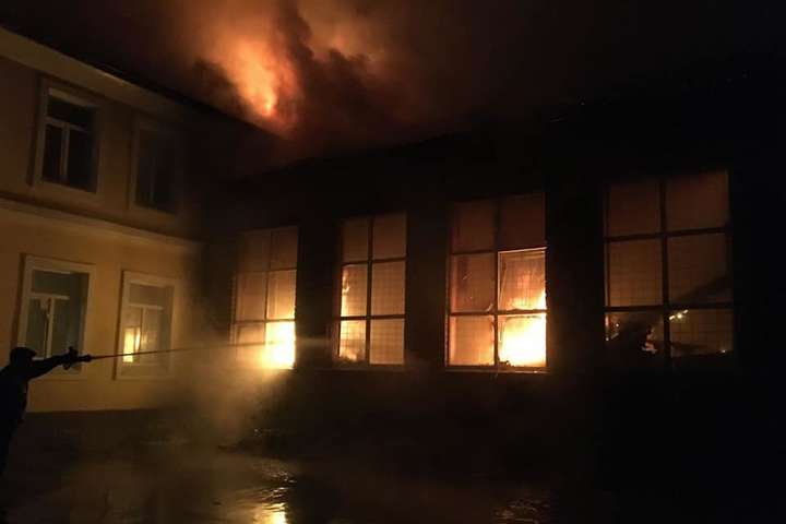 На Харківщині сталася пожежа в школі: дітей переведуть на дистанційне навчання