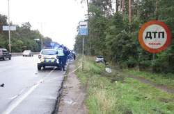 Смертельна ДТП у Києві: автомобіль збив дівчину на зупинці (фото)