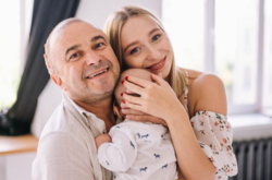 Молоденька жена 55-летнего Павлика впервые показала лицо сына