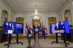  Прем’єр-міністр Австралії Скотт Моррісон, президент США Джо Байден і прем’єр-міністр Великої Британії Борис Джонсон­ (на фото зліва­ направо) оголосили про створення безпекового альянсу AUKUS 