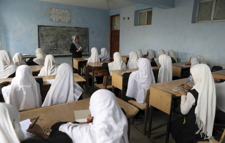 В ООН призвали талибов позволить девочкам ходить в школу