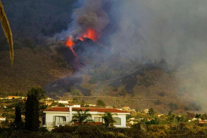 Вулкан на Канарах зруйнував понад сотню будинків