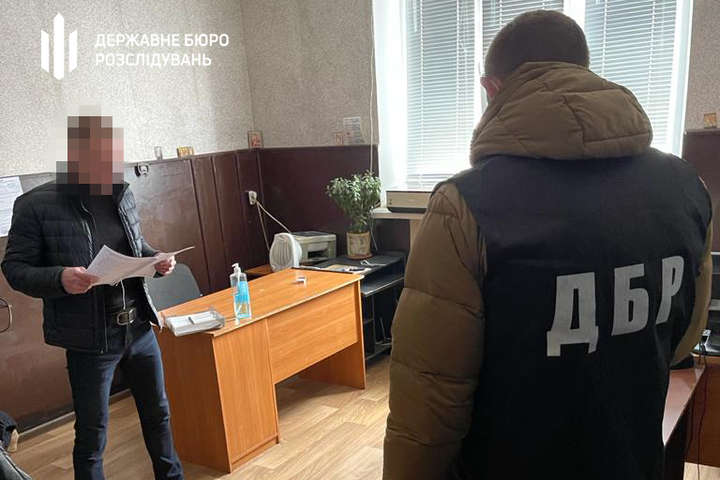 Тортурами вибивали гроші: ДБР викрило банду поліцейських на Дніпропетровщині