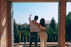 Шоумен Владимир Остапчук купил особняк под Киевом