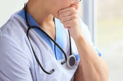 Суд визнав винним анестезіолога у смерті 14-річної дівчини, але врятував від тюрми