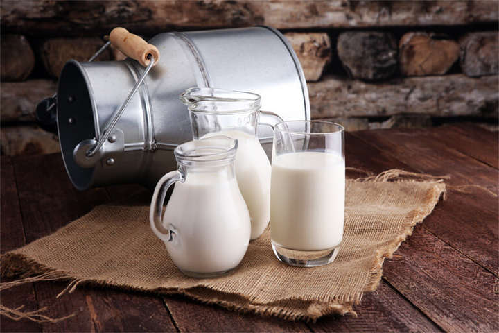 В Україні стали виробляти менше молока. Експертка розповіла, чому