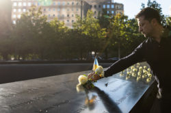  Владимир Зеленский в Нью-Йорке почтил память жертв теракта 