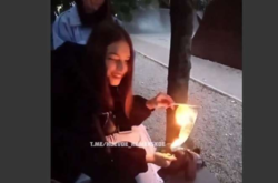 Школьница сожгла флаг Украины и выложила видео в соцсети