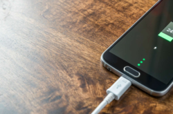  Власти Европы хотят заставить производителей смартфонов, продавать зарядные устройства отдельно    