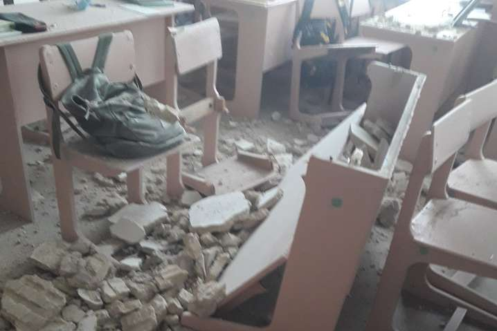 Потолок обвалился, когда дети вышли на перерыв - В школе в Черниговской области обвалился потолок: дети чудом не пострадали