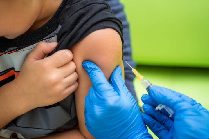 Когда детей начнут вакцинировать от Covid-19? Инфекционист озвучил прогноз